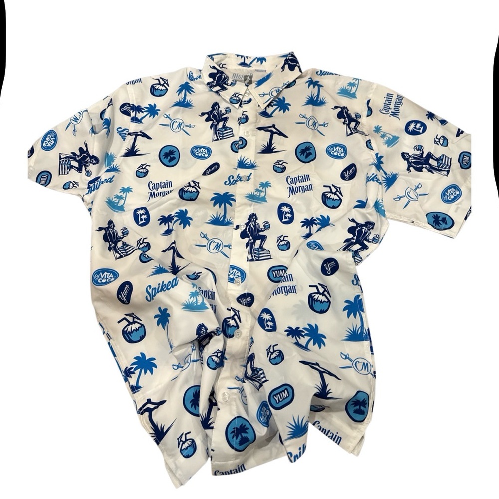 NWOT Captain Morgan Men's‎ Printed shirt size XL Button Down Blue White